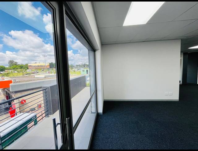 250M² OFFICE TO LET IN FOURWAYS